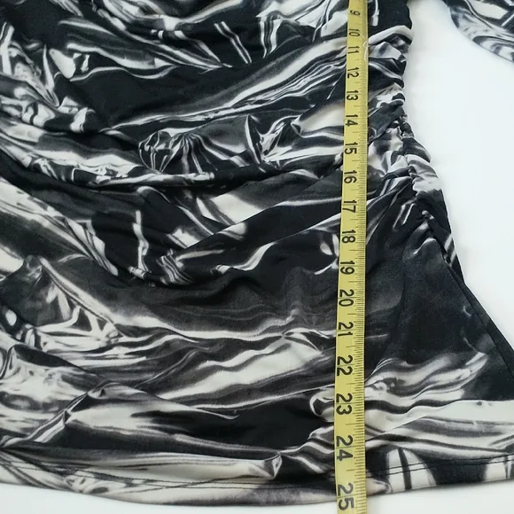 Carmen Marc Valvo Black and White Patterned Cowl Neckline Three-quarter Sleeve.S - Picture 14 of 14